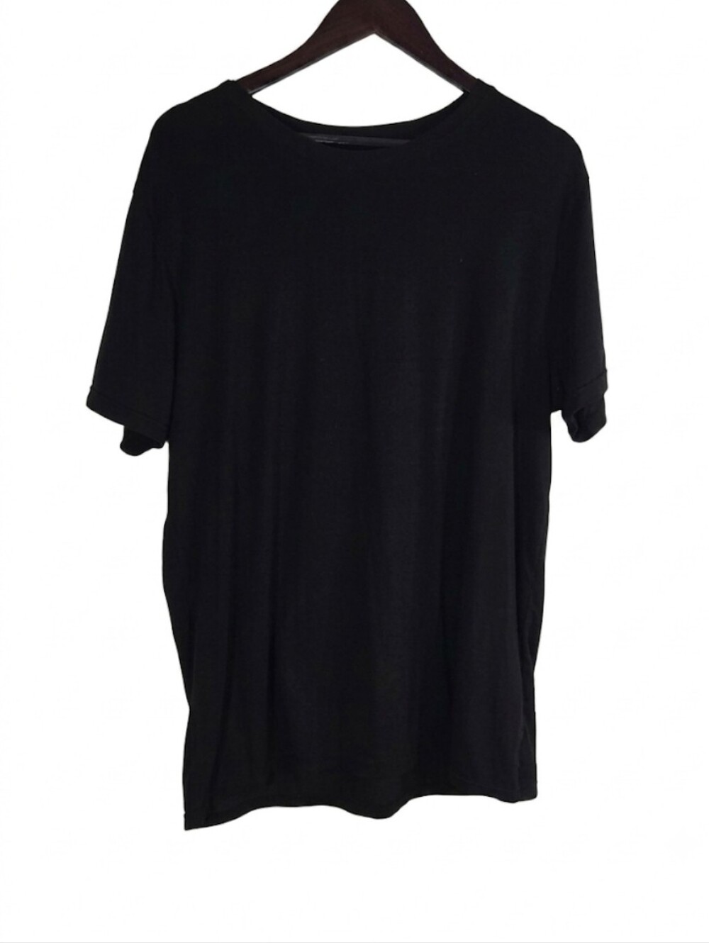 32 Cool plain black tee
